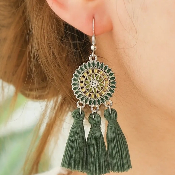 2/$40 NEW Green Western Tribal Tassel Preppy Clueless Dangling Earrings (#1,046) - Picture 1 of 2